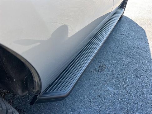 Used 2024 Ford Expedition Max XLT image 30