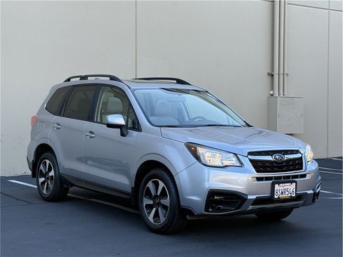 Used 2018 Subaru Forester 2.5i Premium w/ All-Weather Package AWD/4WD image 3