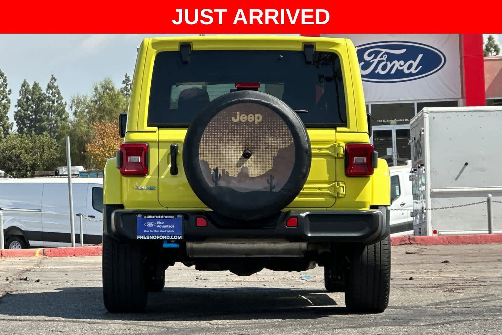 Used 2023 Jeep Wrangler Unlimited Sahara AWD/4WD image 8