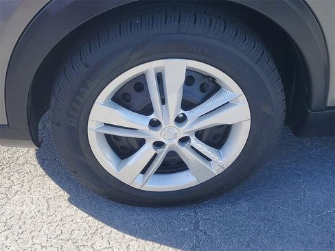 Used 2019 Nissan Kicks S image 4