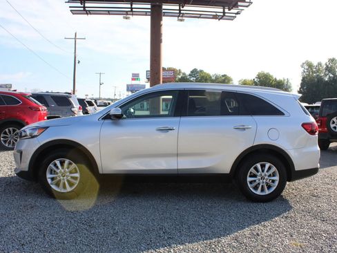 Used 2020 Kia Sorento LX w/ LX I4 Convenience Package image 2