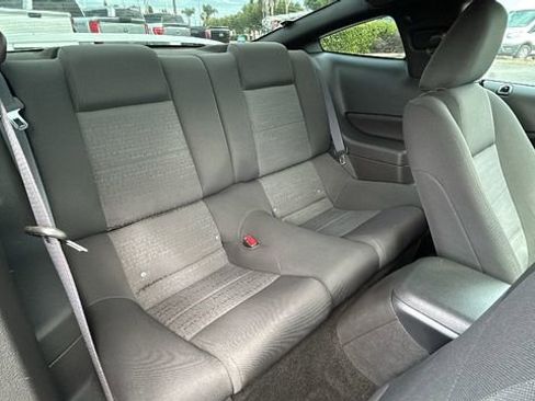 Used 2006 Ford Mustang Deluxe image 12