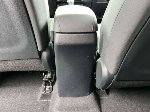 Used 2025 Kia Soul LX w/ LX Technology Package FWD image 4