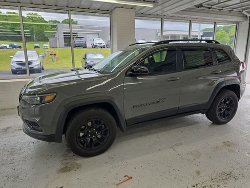 Used 2022 Jeep Cherokee Latitude w/ Trailer Tow Group AWD/4WD image 2