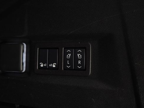 Used 2025 GMC Yukon Denali AWD/4WD image 22