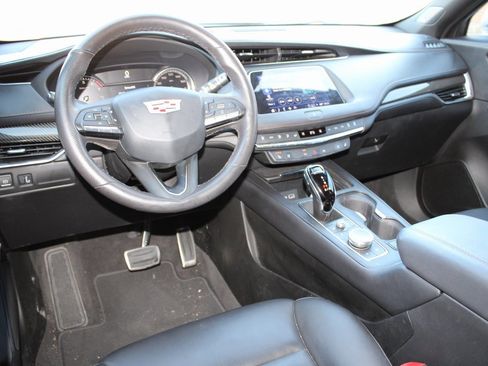 Used 2023 Cadillac XT4 Sport image 5