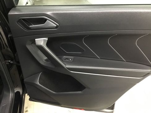 Used 2022 Volkswagen Tiguan SE AWD/4WD image 42