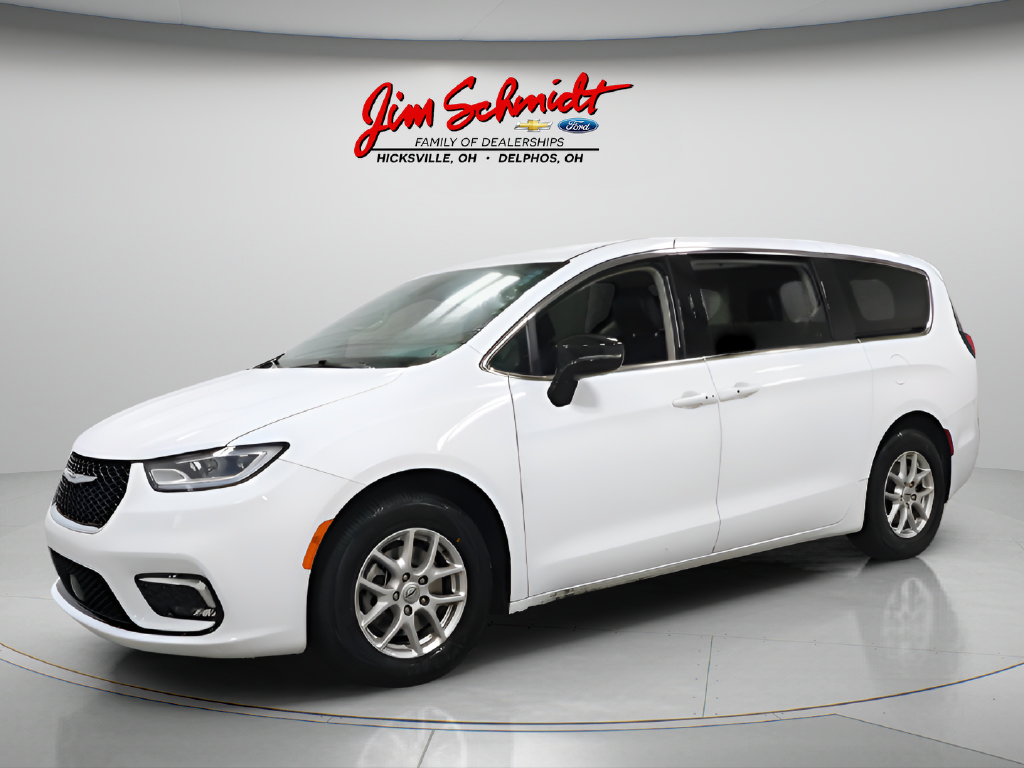 Used 2024 Chrysler Pacifica Touring-L FWD image 1
