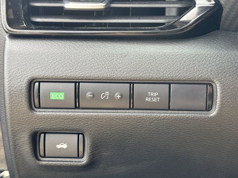 Used 2024 Nissan Sentra SV w/ SV Premium Package image 30