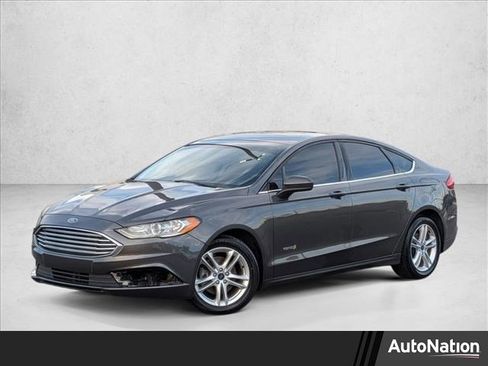 Used 2018 Ford Fusion SE image 1