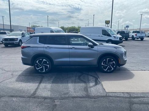 Used 2024 Mitsubishi Outlander AWD image 7