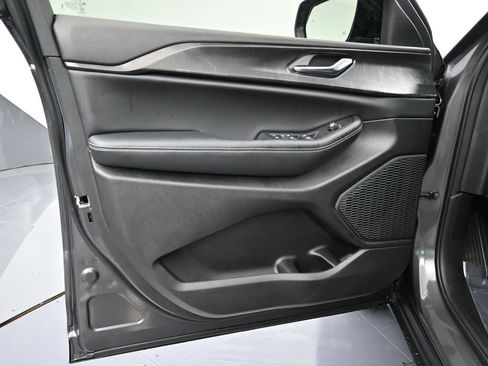 New 2025 Jeep Grand Cherokee Altitude image 11