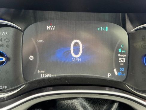 Used 2024 Chrysler Pacifica Premium FWD image 21