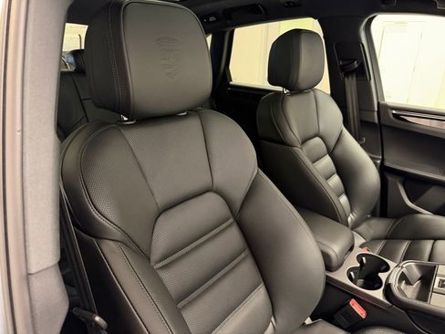 Certified 2026 Porsche Macan Turbo AWD/4WD image 26
