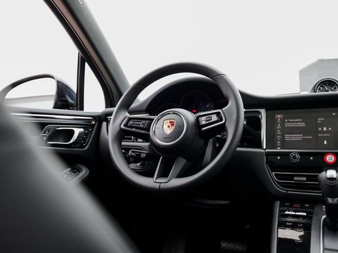Certified 2026 Porsche Macan AWD/4WD image 25