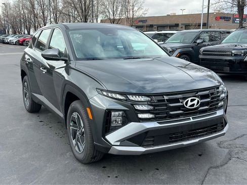 New 2026 Hyundai Tucson Blue SE image 4