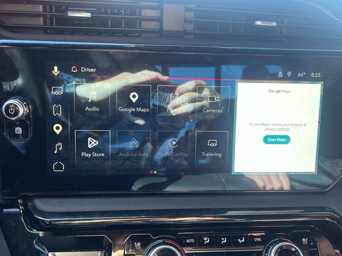 Used 2025 GMC Sierra 1500 AT4 w/ Technology Package AWD/4WD image 12