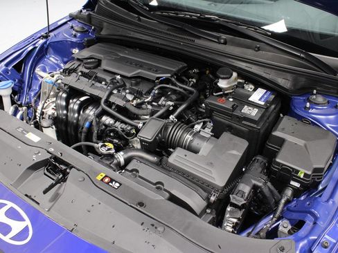 Used 2025 Hyundai Elantra Sport FWD image 12
