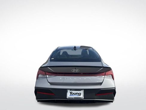 Used 2025 Hyundai Elantra SEL FWD image 6