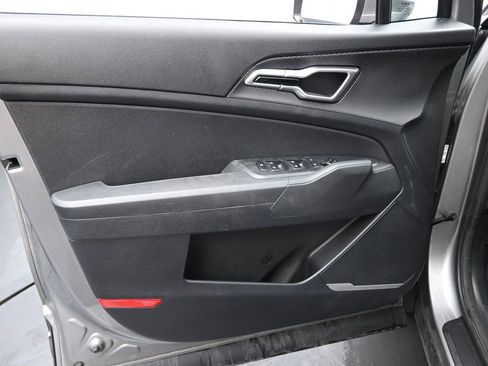 Used 2025 Kia Sportage LX image 24