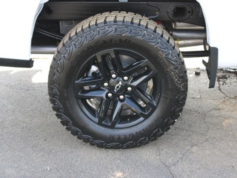 New 2026 Chevrolet Silverado 1500 Custom Trail Boss w/ LPO, Dark Essentials Package image 13