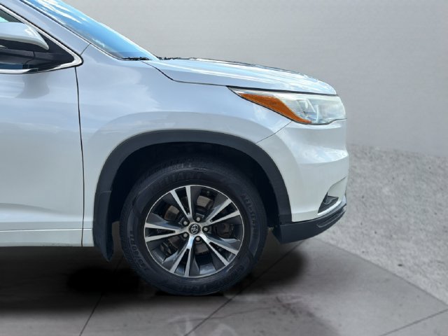Used 2016 Toyota Highlander XLE AWD/4WD image 34