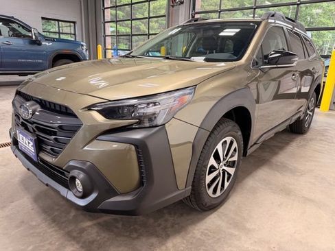 Used 2025 Subaru Outback Premium AWD/4WD image 4