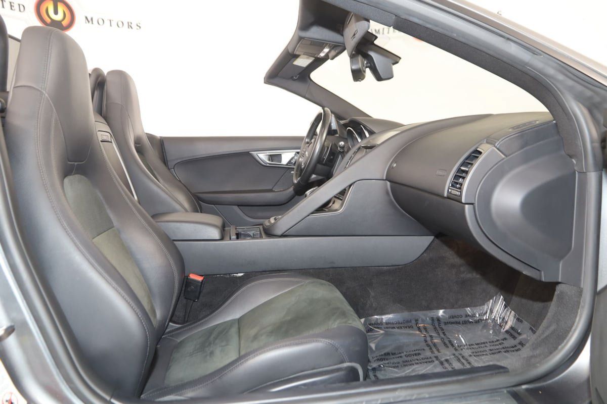Used 2017 Jaguar F-TYPE Convertible RWD image 12