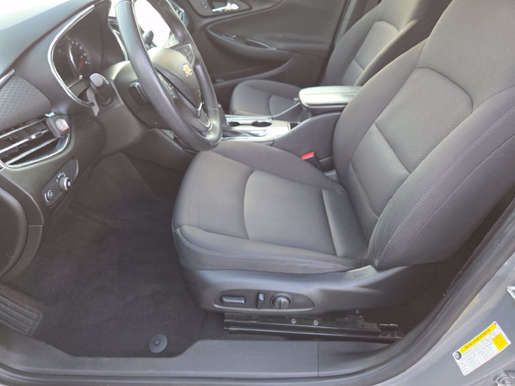 Used 2018 Chevrolet Malibu LT w/ Driver Confidence Package FWD image 6