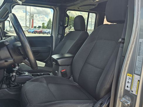 Used 2018 Jeep Wrangler Unlimited Sport S AWD/4WD image 6