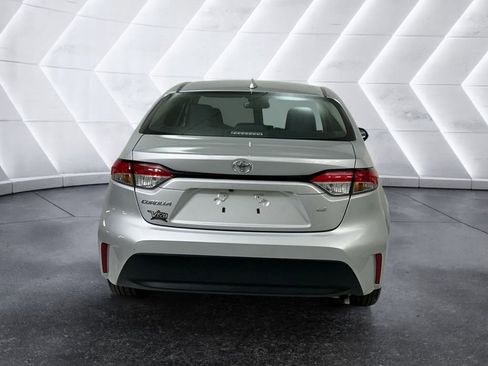 Used 2023 Toyota Corolla LE image 5
