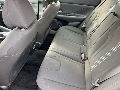 Used 2025 Hyundai Elantra SEL FWD image 18