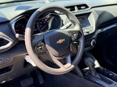 Used 2023 Chevrolet TrailBlazer LT FWD image 8