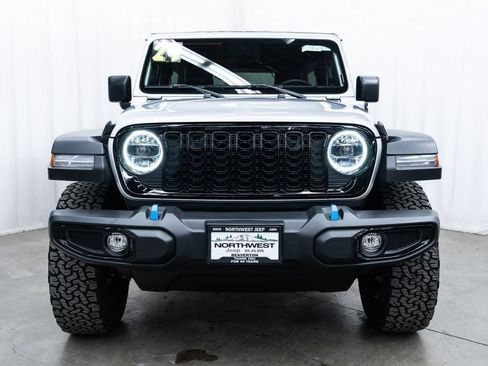 Used 2024 Jeep Wrangler Unlimited image 2