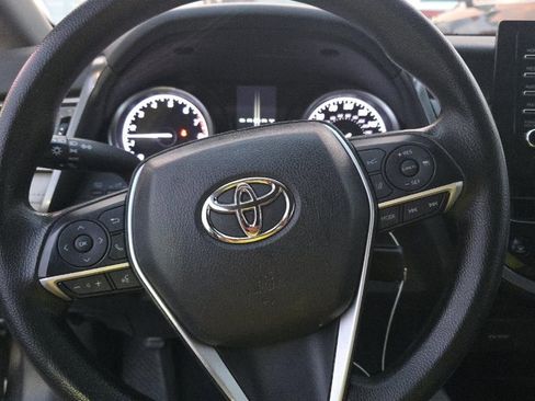 Used 2022 Toyota Camry LE image 9