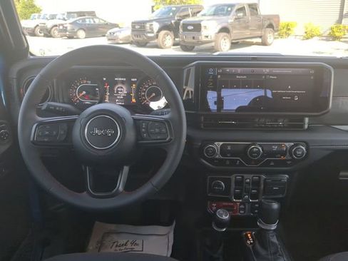 Used 2024 Jeep Gladiator Rubicon image 5