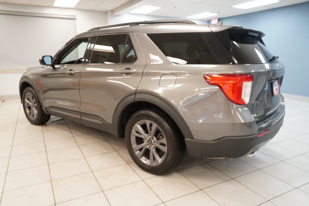 Used 2022 Ford Explorer XLT w/ Equipment Group 202A AWD/4WD image 7