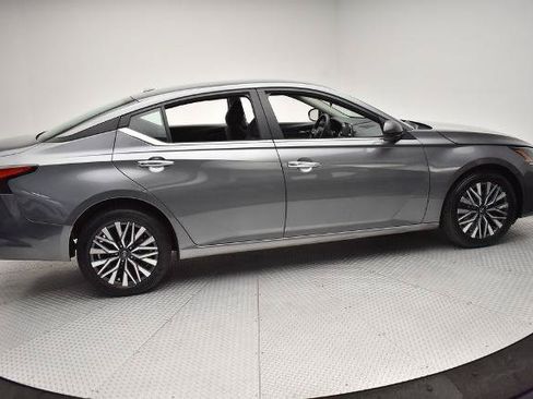 Certified 2024 Nissan Altima 2.5 SV AWD/4WD image 2