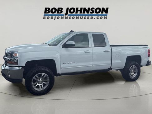 Used 2017 Chevrolet Silverado 1500 LT w/ All Star Edition AWD/4WD image 4