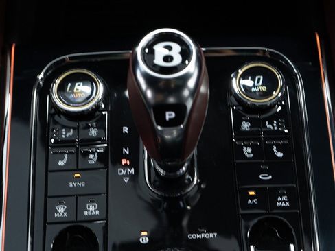 Certified 2025 Bentley Flying Spur Plug-In Hybrid image 37