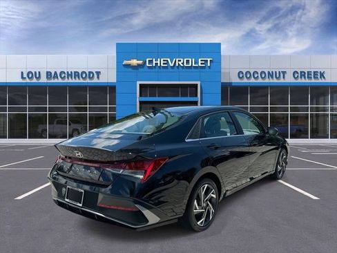 Used 2025 Hyundai Elantra SEL FWD image 8