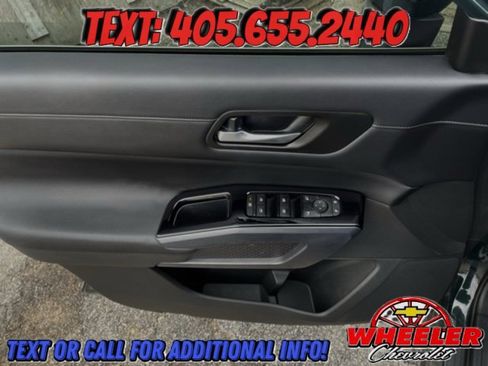 Used 2023 Nissan Pathfinder SL w/ Black Appearance Package image 9