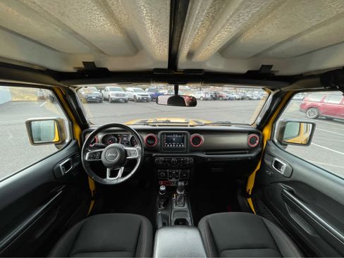 Used 2019 Jeep Wrangler Unlimited Rubicon w/ Cold Weather Group image 12