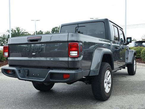 Used 2023 Jeep Gladiator Sport AWD/4WD image 6