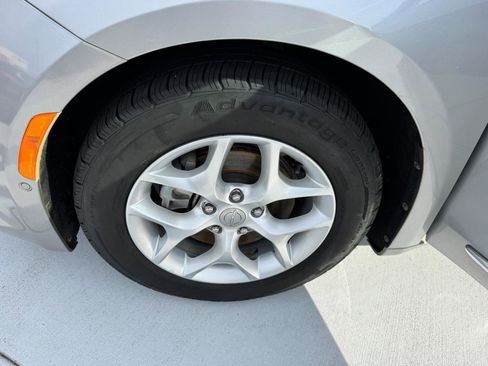 Used 2017 Chrysler Pacifica Touring-L Plus w/ Advanced Safetytec Group image 25