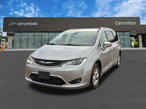Used 2018 Chrysler Pacifica Limited w/ Advanced Safetytec Group image 1