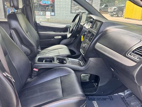 Used 2018 Dodge Grand Caravan GT FWD image 12