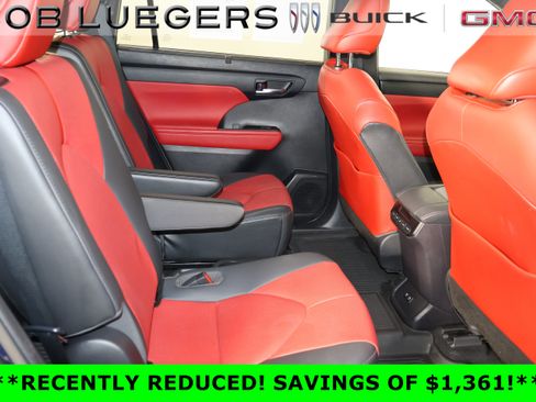 Used 2021 Toyota Highlander XSE AWD/4WD image 16