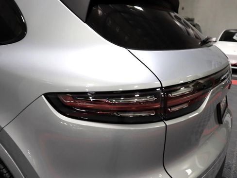 Used 2021 Porsche Cayenne image 5