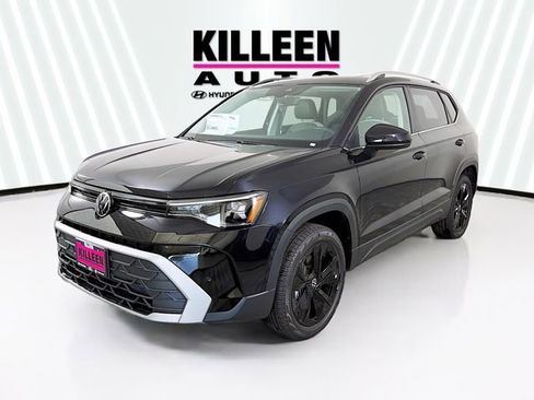New 2026 Volkswagen Taos SE FWD image 3